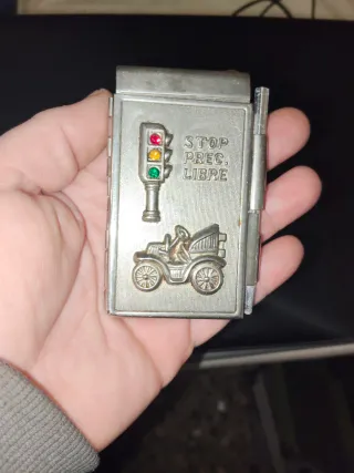 Agenda bolsillo metal STOP PREC. LIBRE