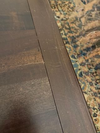 Mesa de centro de madera maciza oscura