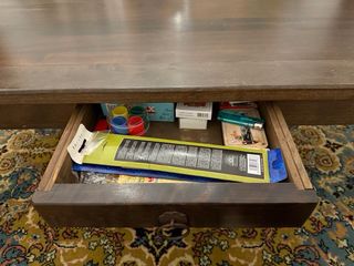 Mesa de centro de madera maciza oscura