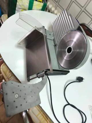 Cortador de fiambres semiprofesional