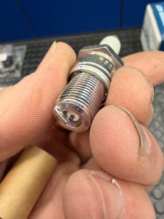 Bujía NGK R6254E-105