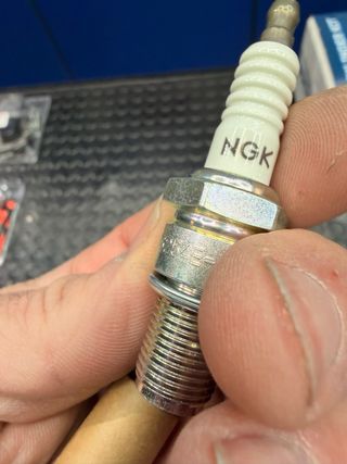 Bujía NGK R6254E-105