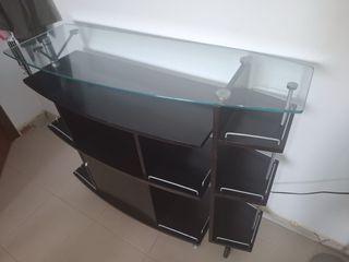 Mueble botellero con barra oscilante