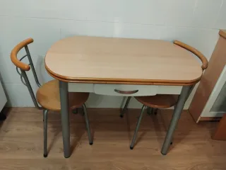 Mesa extensible cocina y 2 sillas