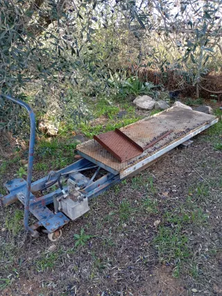 Elevador moto 1.5 tn ,con ruedas y varias alturas,