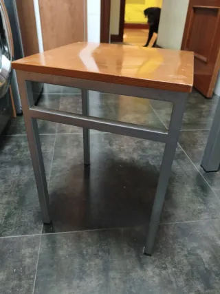 Mesa de cocina con 2 banquetas