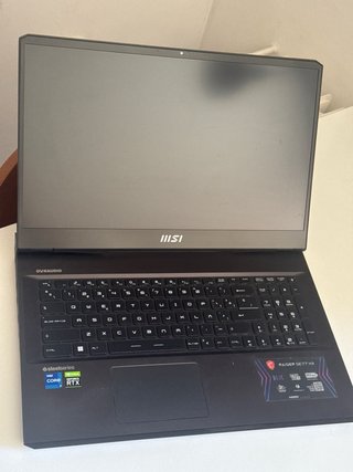 MSI Raider GE66HX 12UGS-029ES en su caja + funda