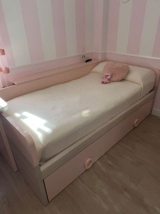 Escritorio juvenil rosa y madera