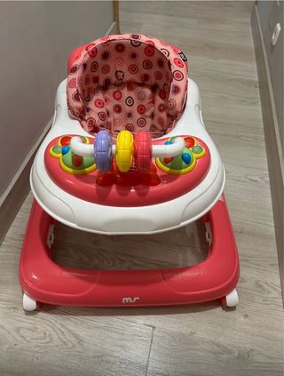 Andador infantil rosa con juguetes