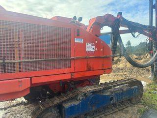 Perforadora Tamrock 700 con martillo