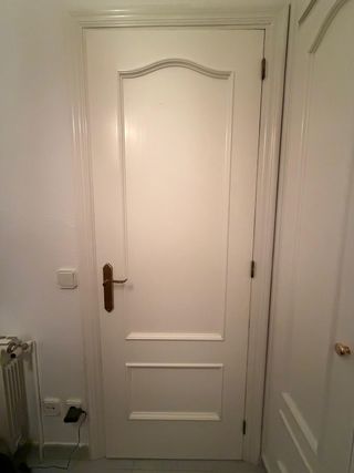 Puerta de madera blanca/marrón