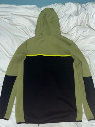 Sudadera deportiva con capucha