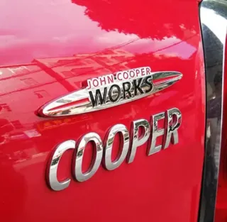 Logo Emblema JCW para Maletero de Mini Cooper One