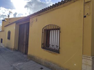 Nave en casco urbano.