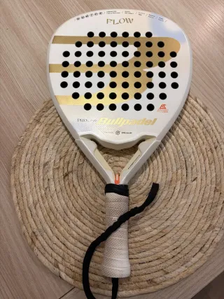 Pala Padel Bullpadel Flow Mujer 2024