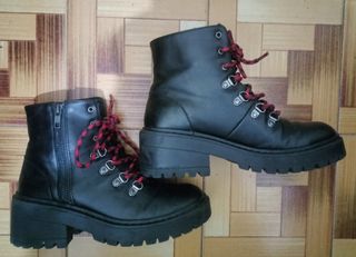 Botas Skechers Negras 23.5cm con Cordones Rojos