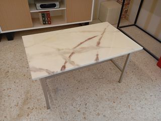 Mesa centro resina y acero