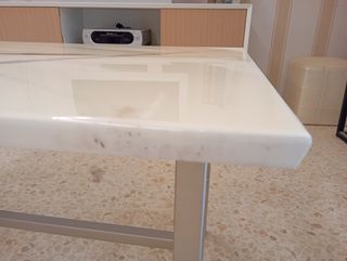 Mesa centro resina y acero