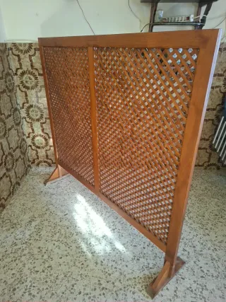 Biombo separador de madera