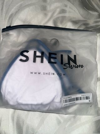 Bikini Shein blanco y azul con perla