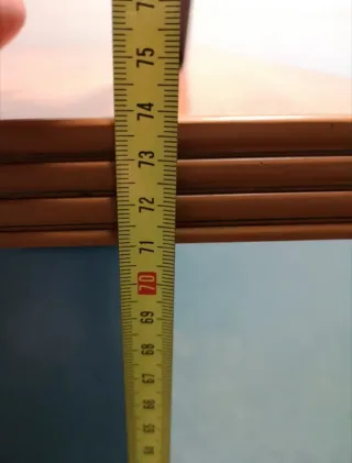 Mesa de madera marrón