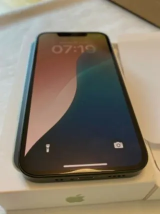 iPhone 13 128GB Verde Noche