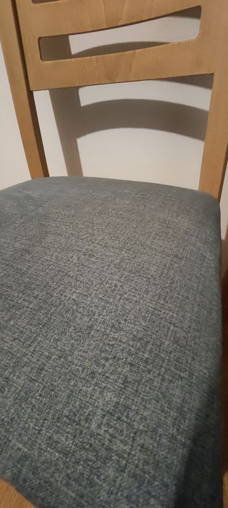 Juego de 2 sillas de madera y tela