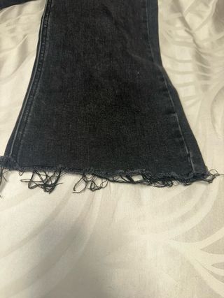 Vaqueros campana negros desgastados