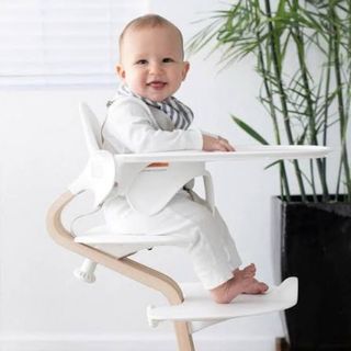 Bandeja blanca para la trona NOMI de marca Stokke