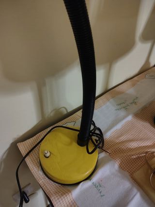 Lampada da tavolo gialla