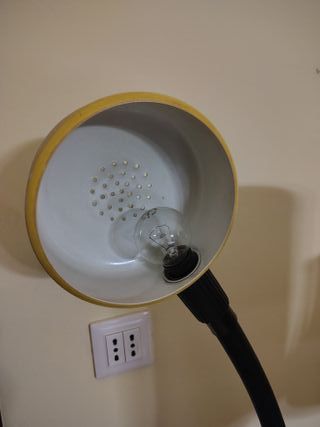 Lampada da tavolo gialla