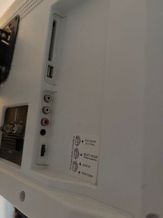 Televisor Bush con DVD Blanco