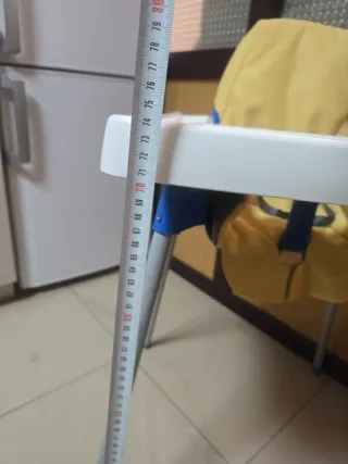 Trona silla bebé con cojín amarillo