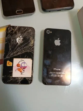 2 iPhone 4s negros para piezas