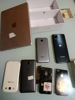 2 iPhone 4s negros para piezas