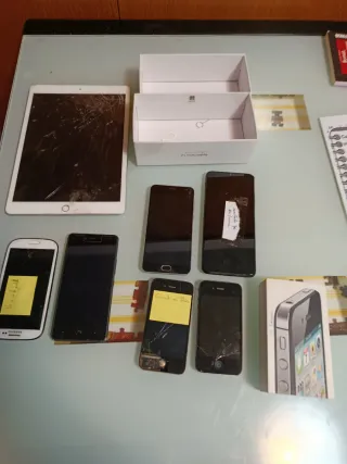 2 iPhone 4s negros para piezas