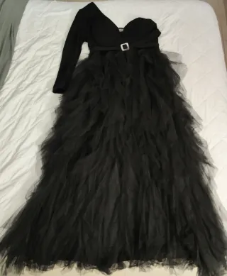 Vestido negro tul asimétrico