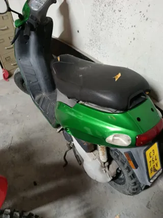 Piaggio Typhoon 50cc Scooter Verde