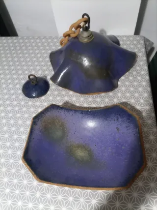 Juego frutero y lámpara azul