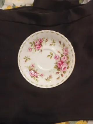 Piattino da tè con rose