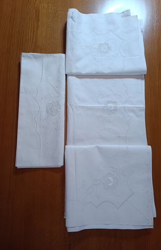Juego sábanas antiguas Viuda de Tolra bordadas