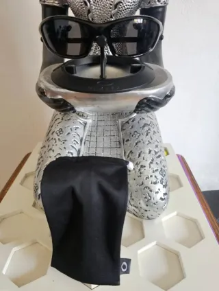 Straight Jacket ll Oakley Polished Black Original.