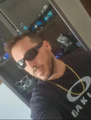 Straight Jacket ll Oakley Polished Black Original.