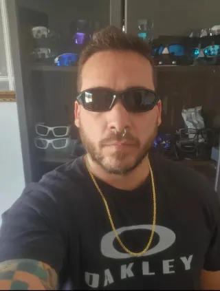 Straight Jacket ll Oakley Polished Black Original.