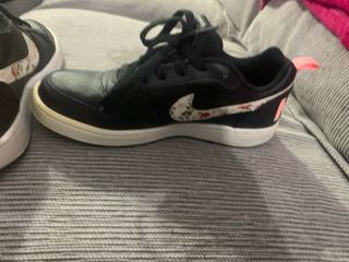 Zapatillas Nike Court Borough Negras y Rosas