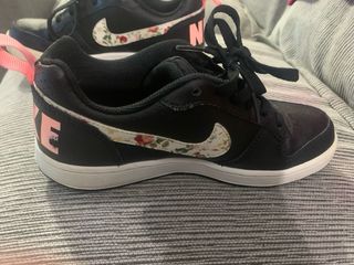 Zapatillas Nike Court Borough Negras y Rosas