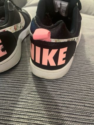 Zapatillas Nike Court Borough Negras y Rosas