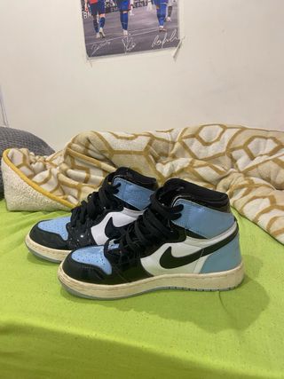 Jordan 4 Azul y negro