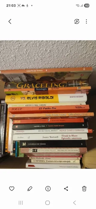 Libros variados de la ESO y BACHILLERATO.