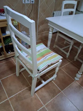 Tavolo da cucina e 4 sedie in legno